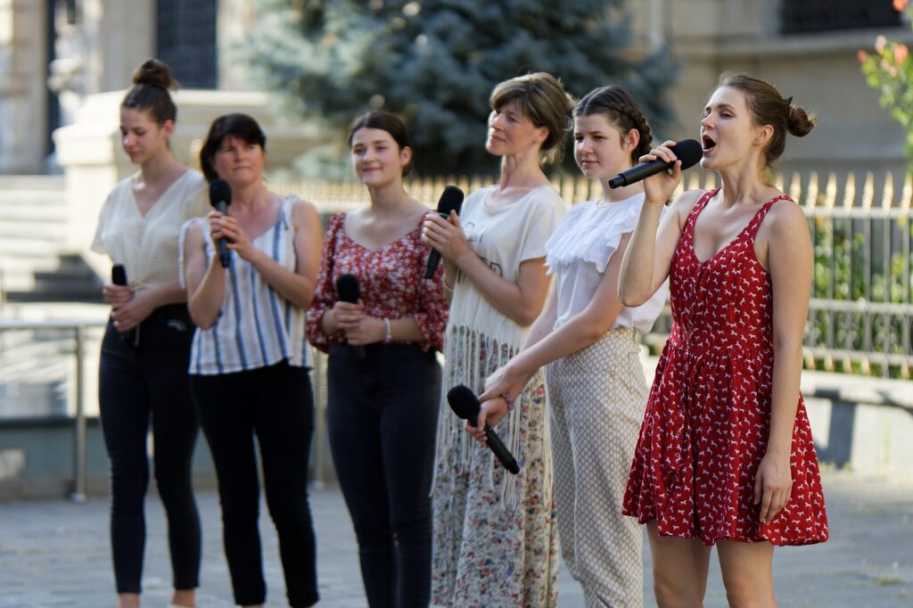 women-7338731_1280